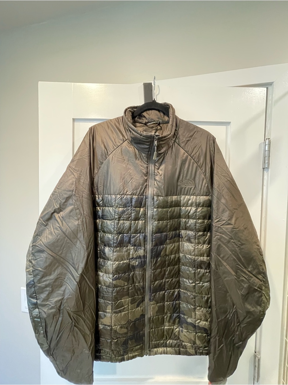 The North Face Men's Puffer Jacket in Olive Camo sz XL NEW